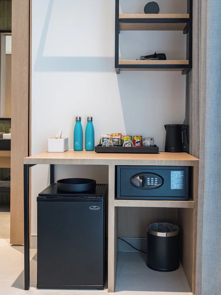 Mini-refrigerator