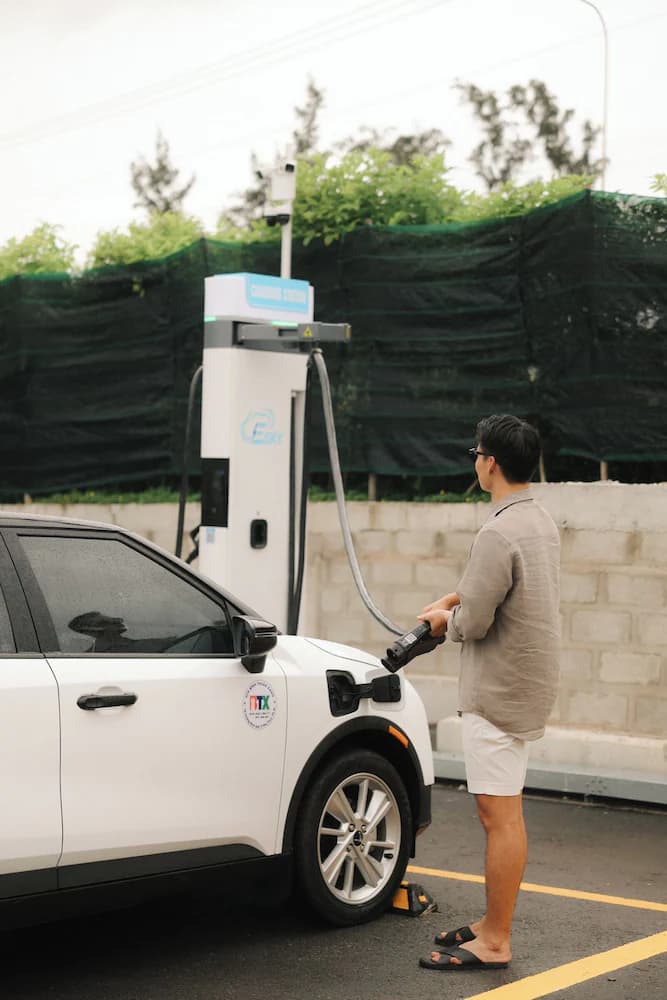 Electric vehicle charging station