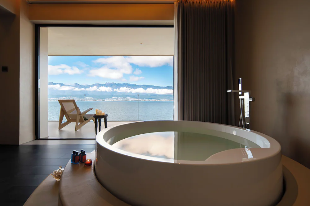Private spa tub