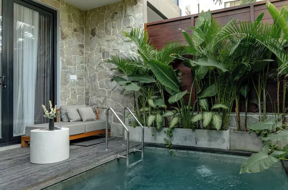 Private pool