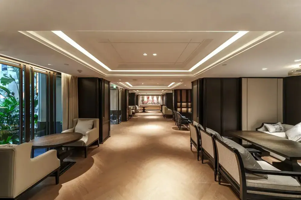 Lobby lounge