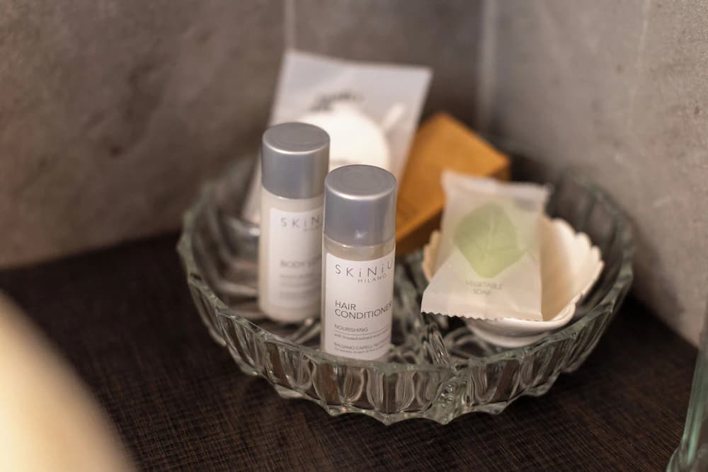 Bathroom amenities