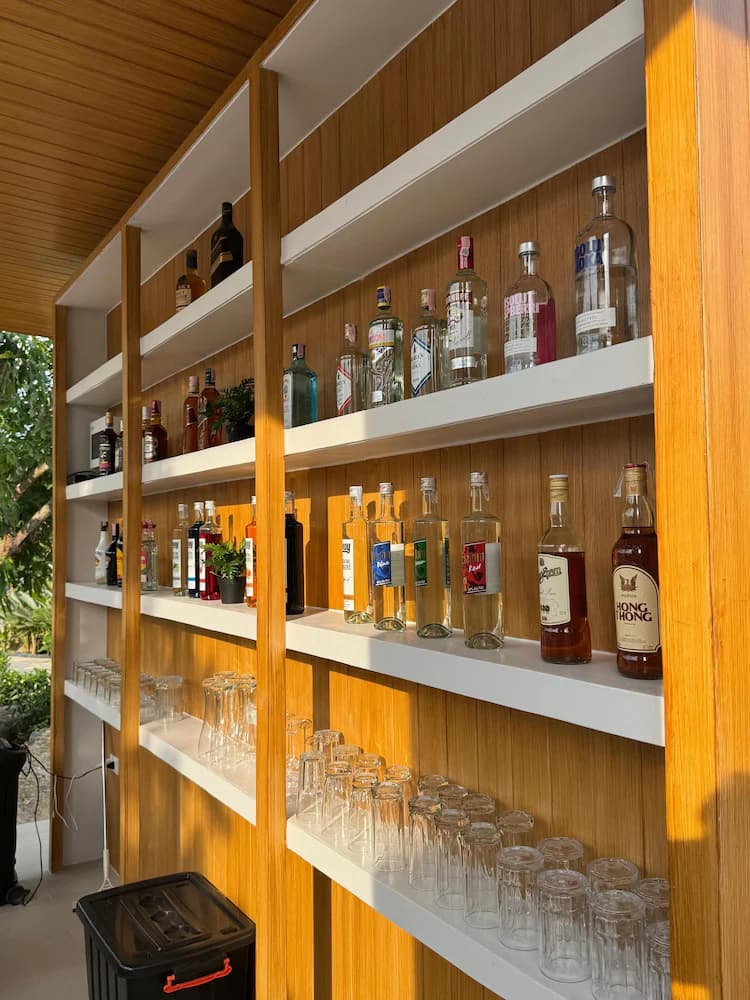 Poolside bar