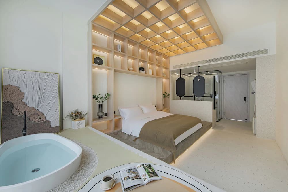 Deep soaking bathtub