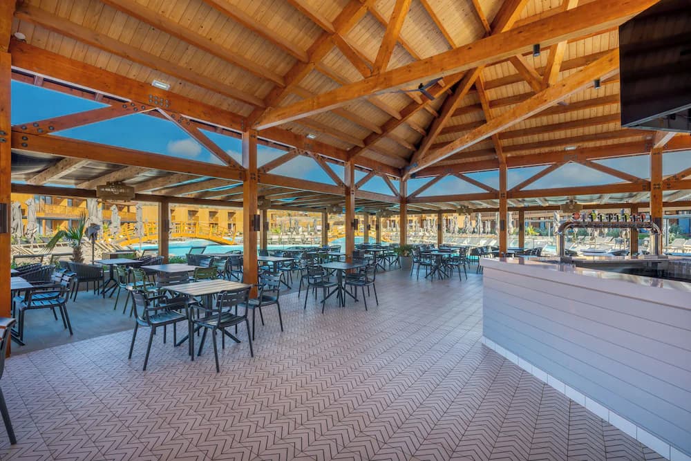 Poolside bar