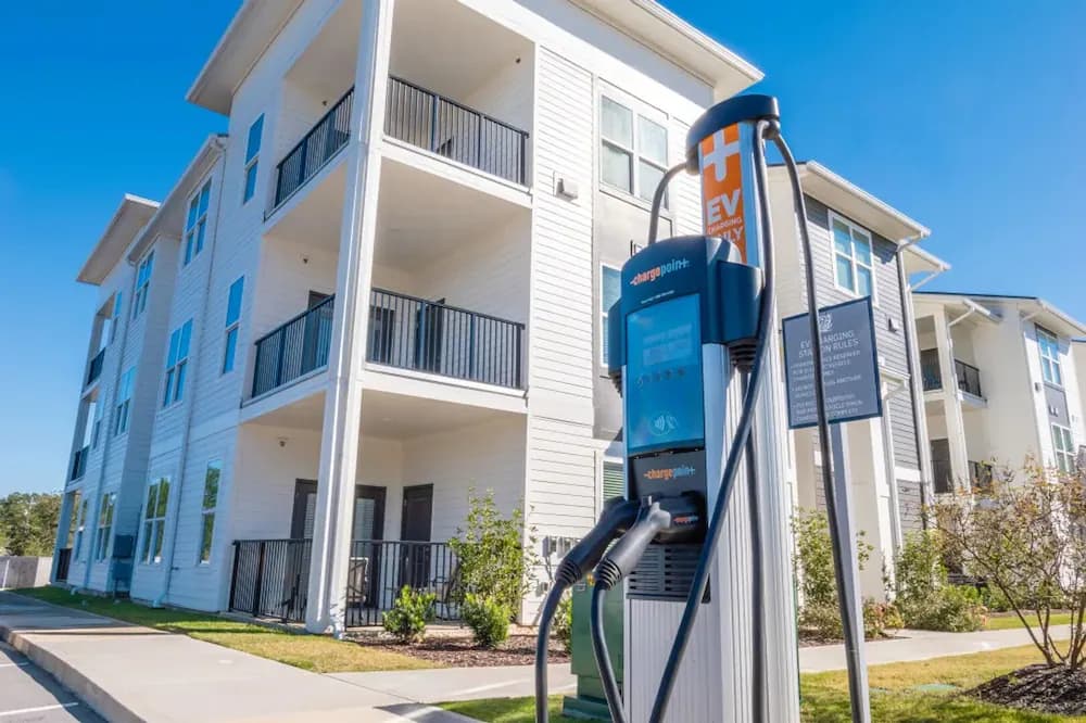 Electric vehicle charging station