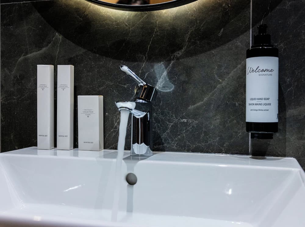 Bathroom sink