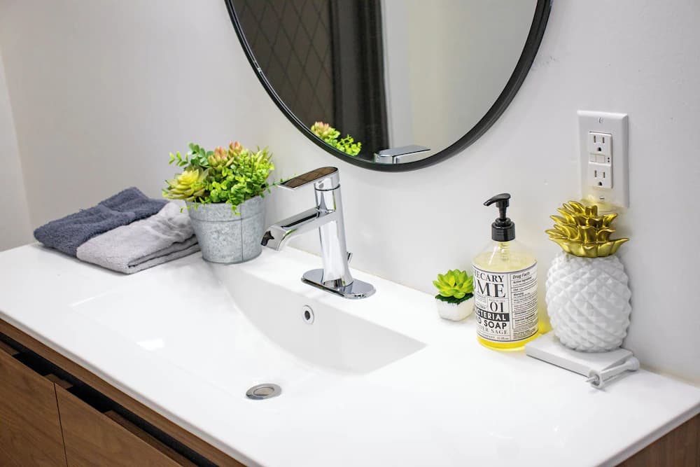Bathroom sink