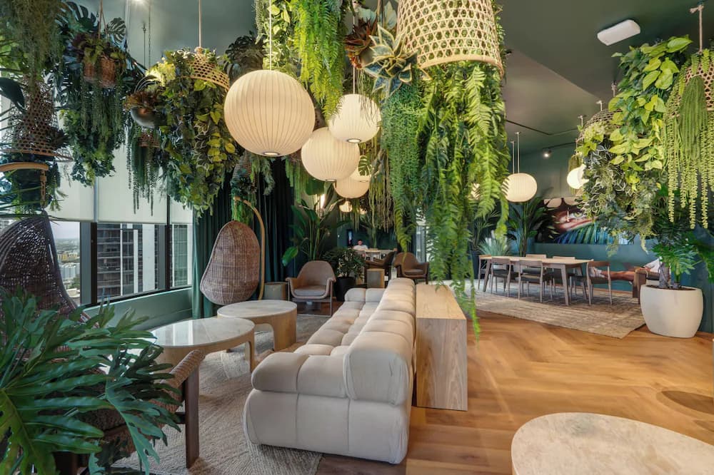 Lobby lounge