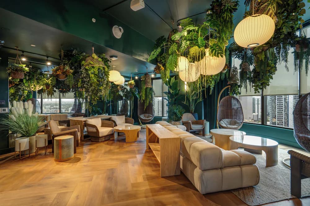 Lobby lounge