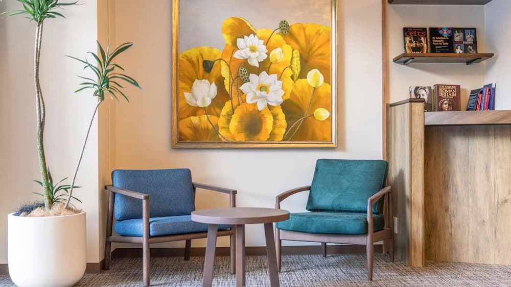 Lobby lounge
