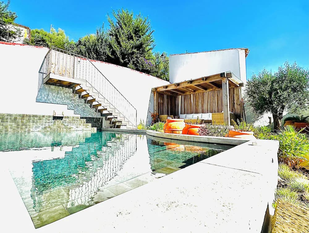 Pool waterfall