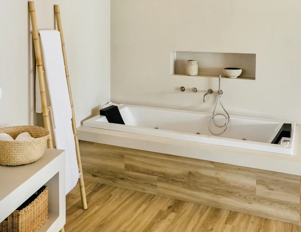 Private spa tub