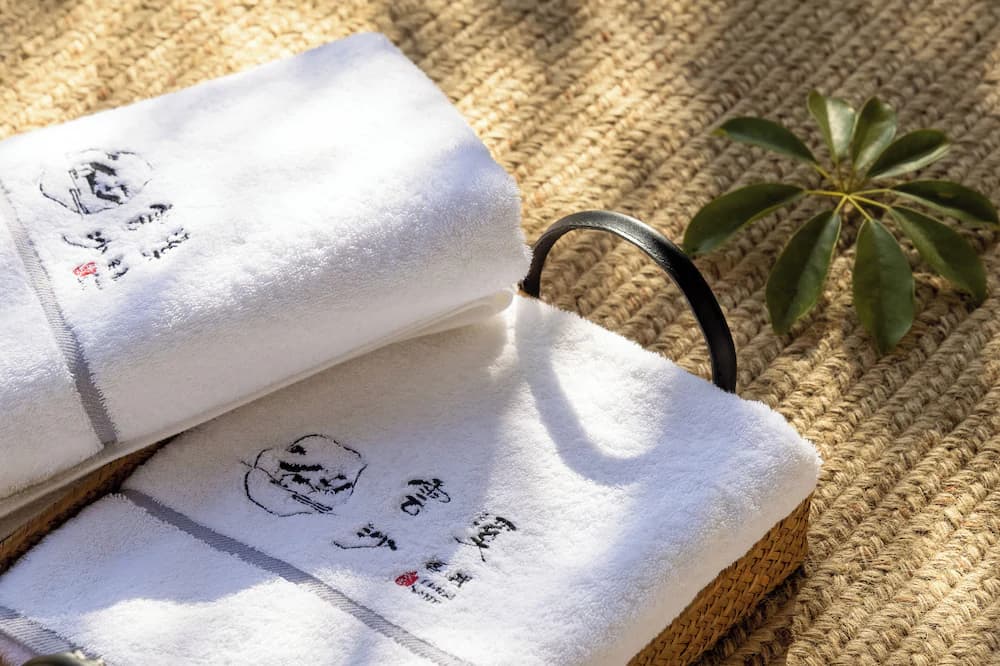 Bathroom amenities