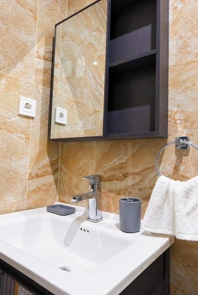 Bathroom sink