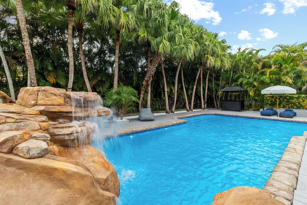 Pool waterfall