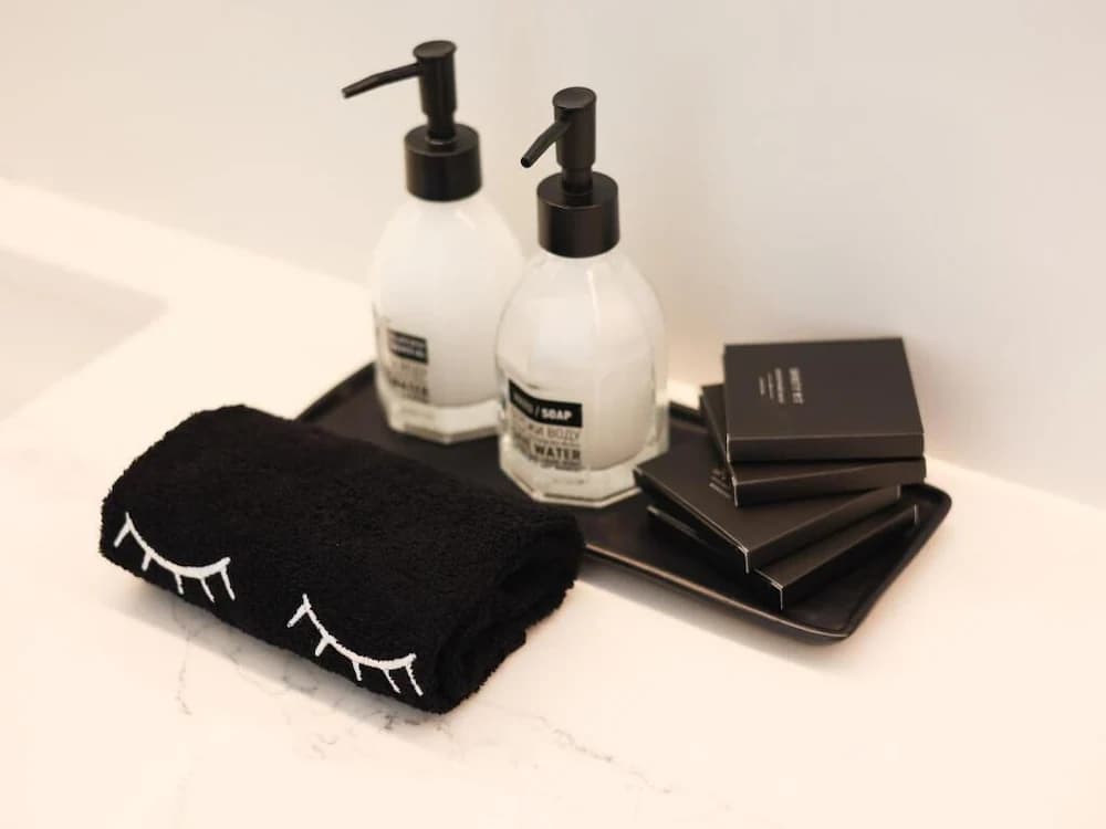 Bathroom amenities