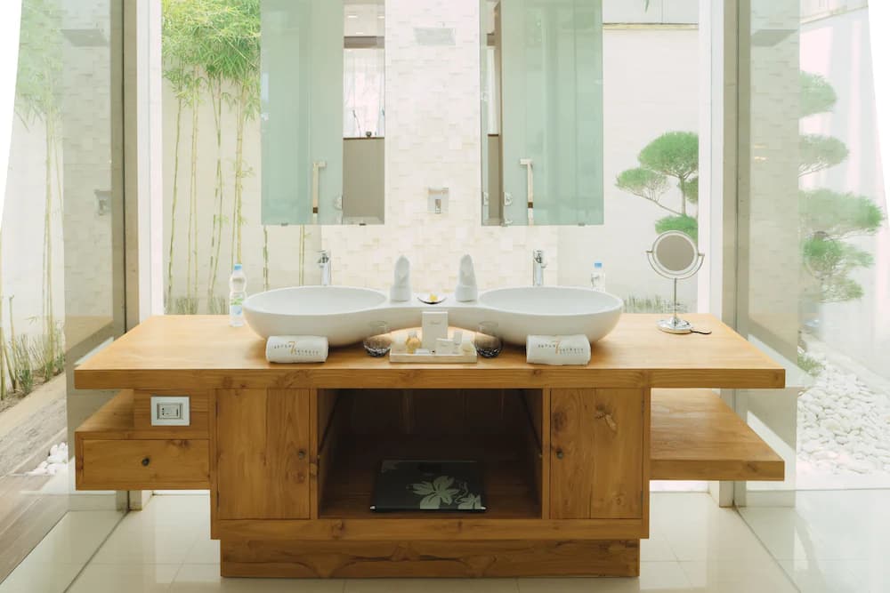 Bathroom sink