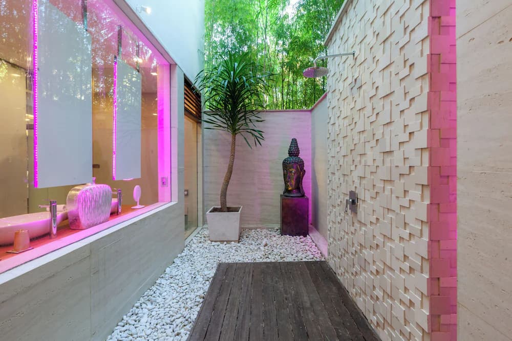 Bathroom shower