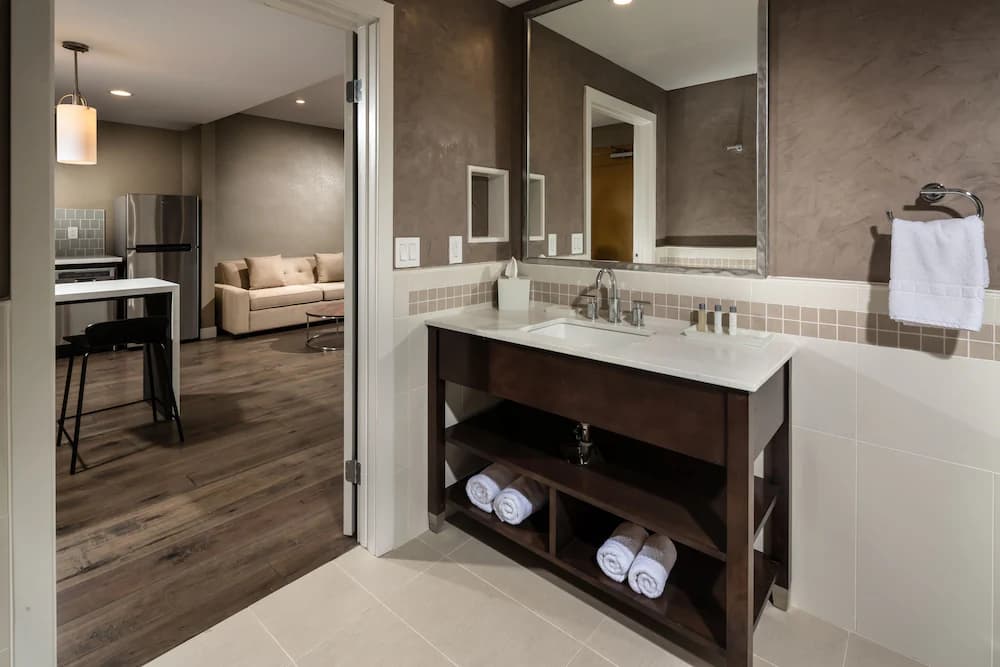 Bathroom sink