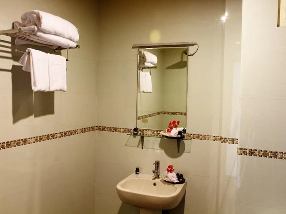 Bathroom sink