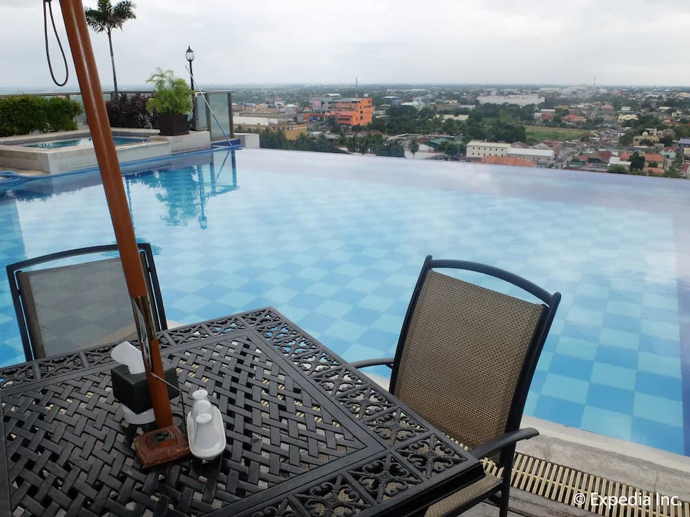 Infinity pool