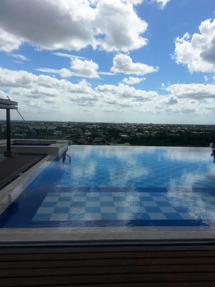 Infinity pool