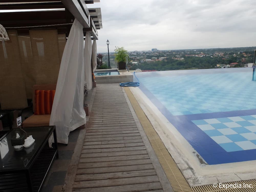 Infinity pool