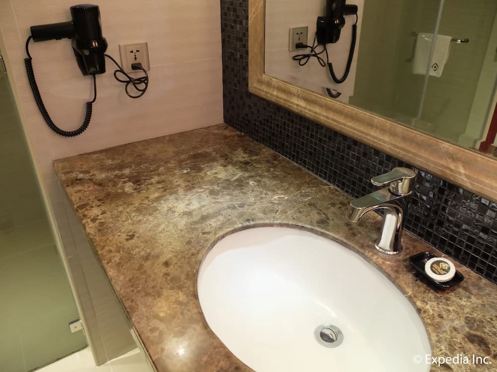 Bathroom sink