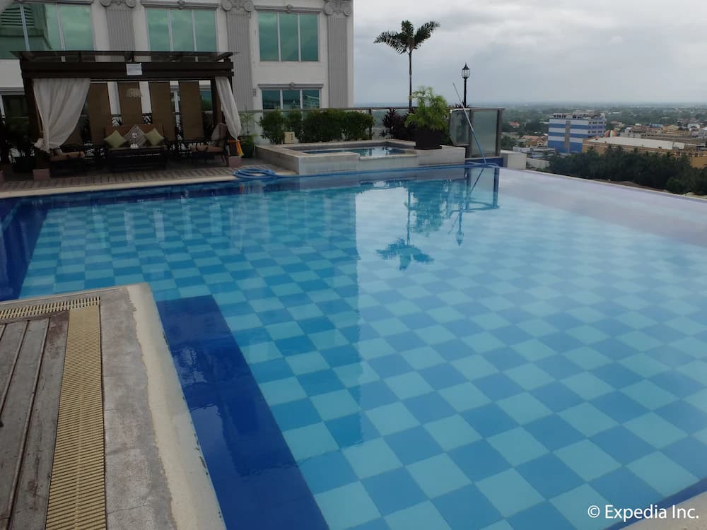 Infinity pool
