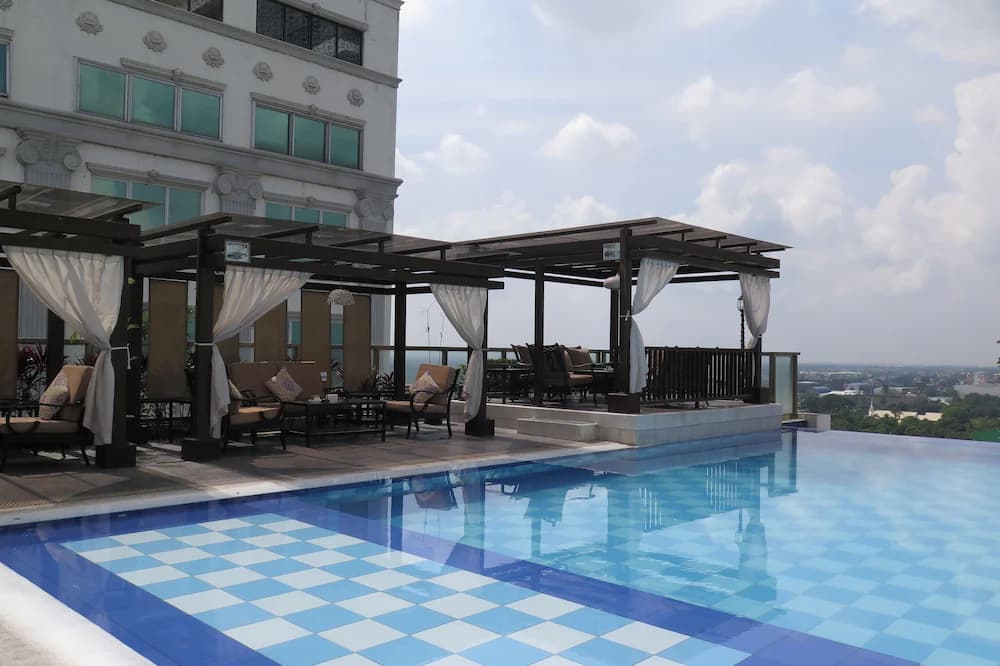 Rooftop pool