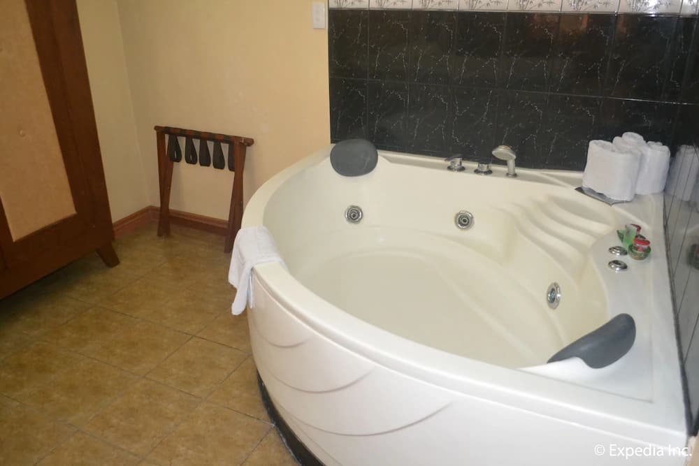 Jetted tub