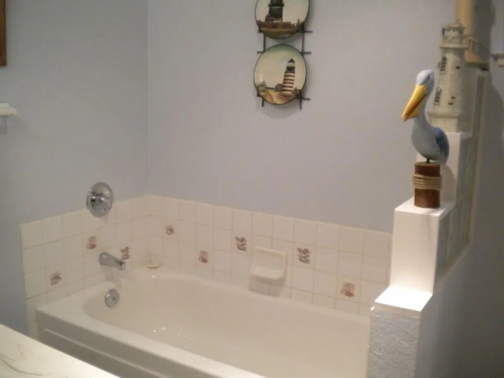 Deep soaking bathtub