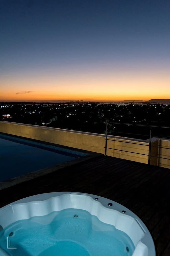 Jetted tub