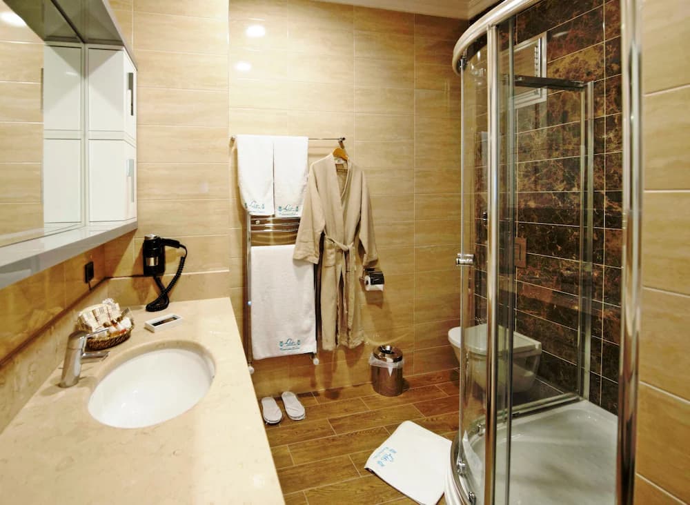 Bathroom amenities