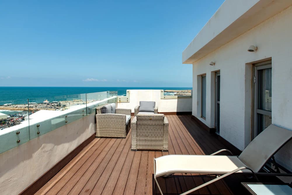 Beach/ocean view