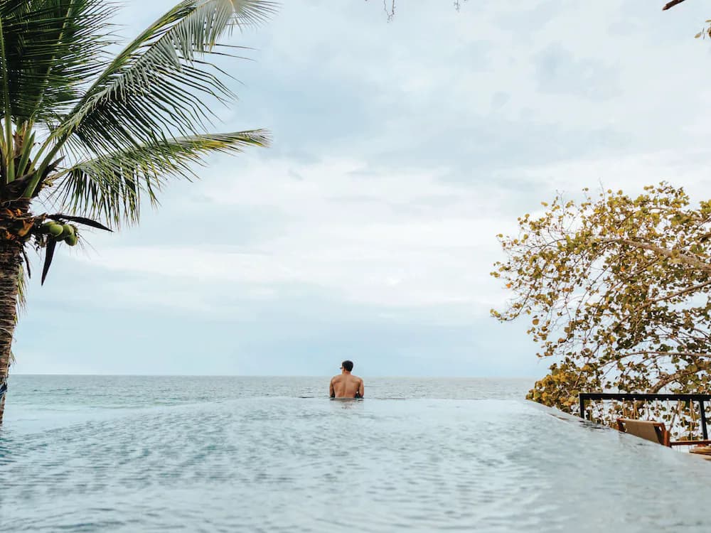 Infinity pool