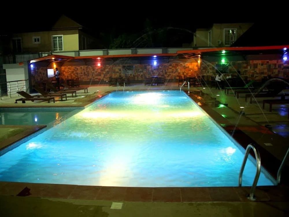 Pool waterfall