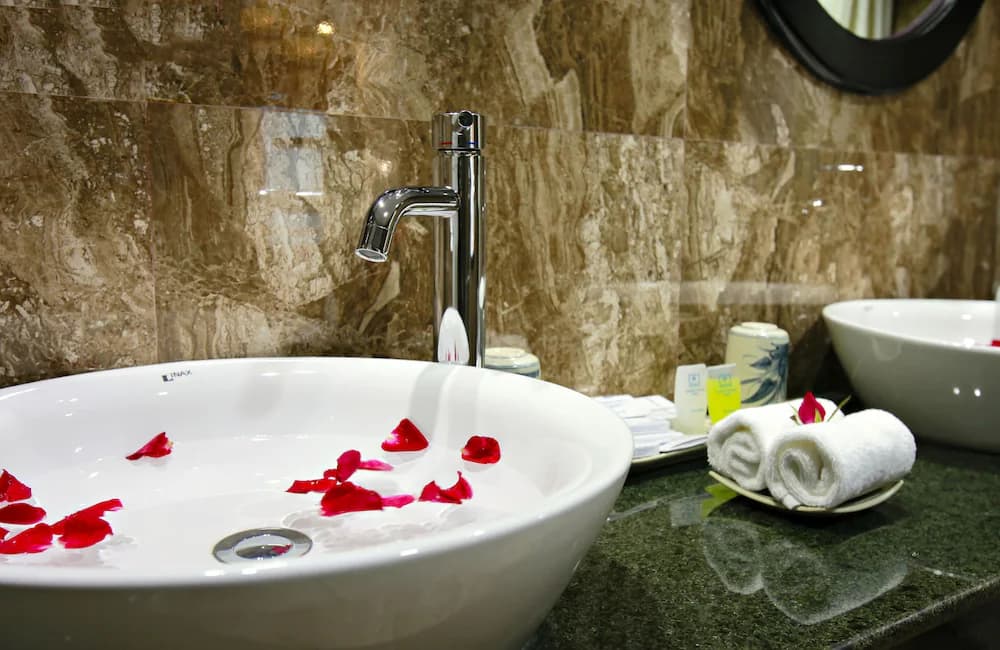 Bathroom sink