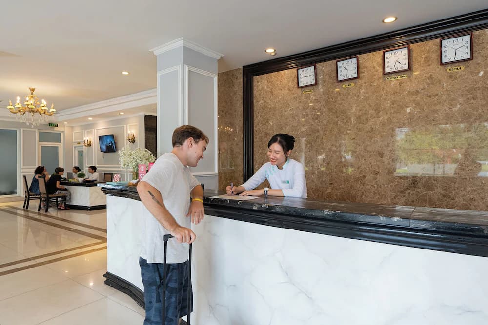 Check-in/check-out kiosk
