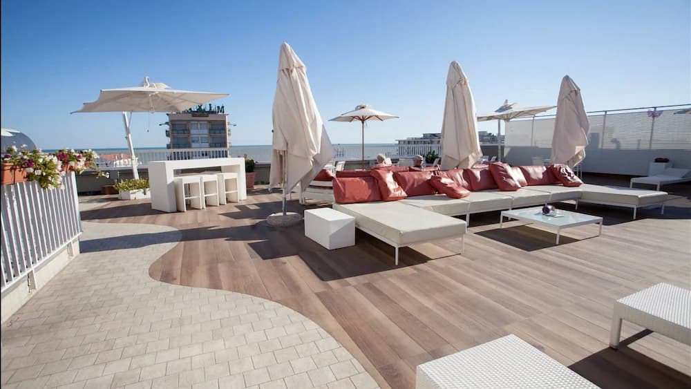 Sundeck