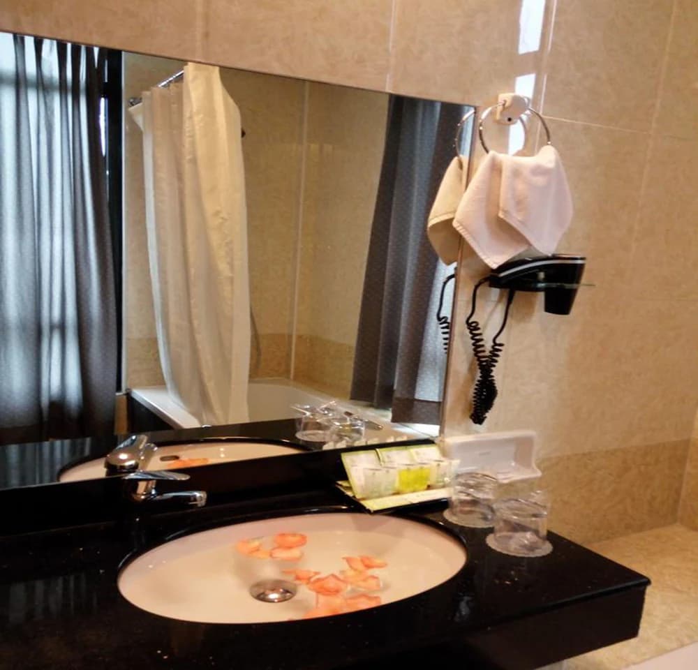 Bathroom sink