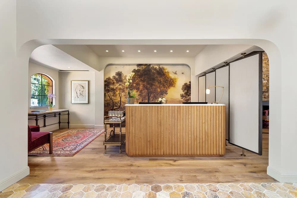 Concierge desk