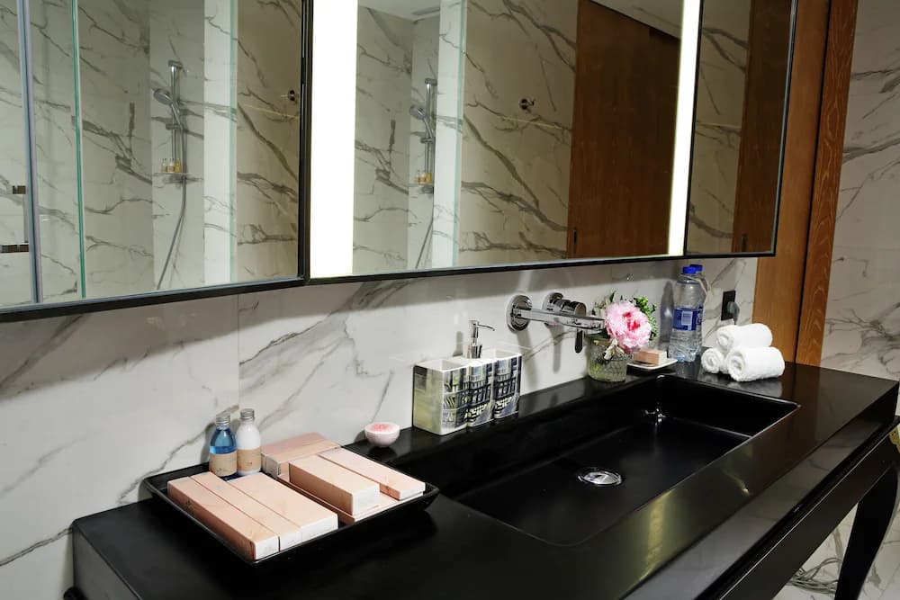 Bathroom amenities
