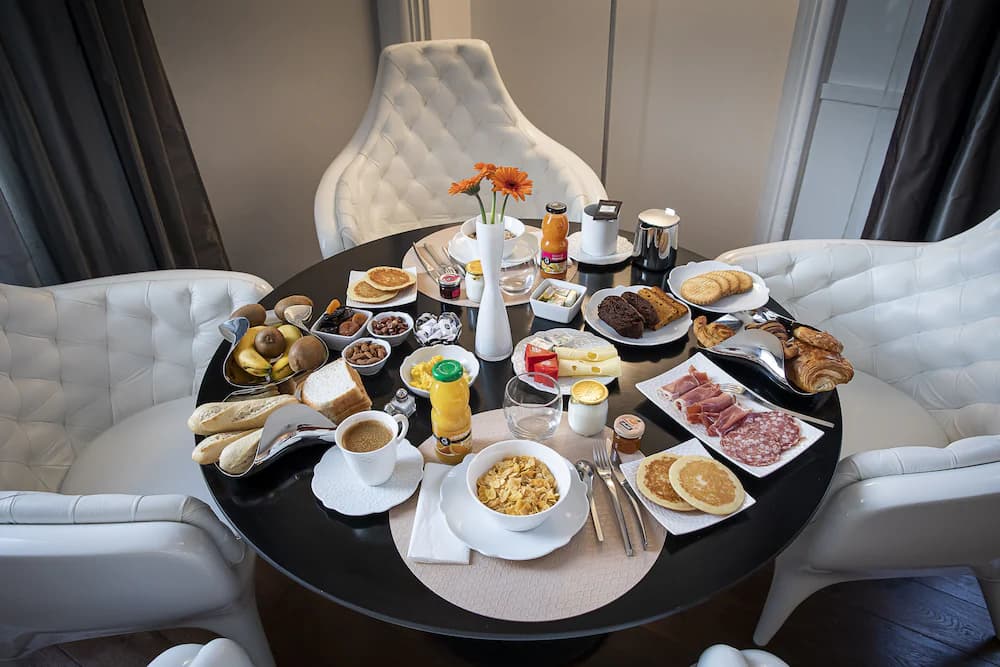 Breakfast buffet