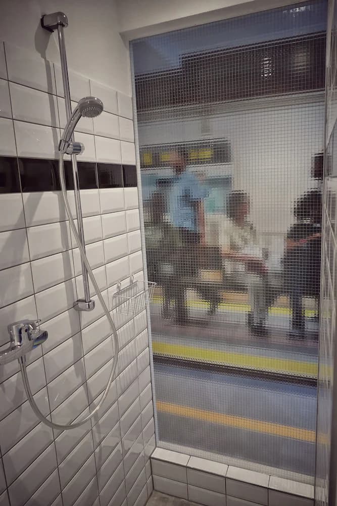 Bathroom shower