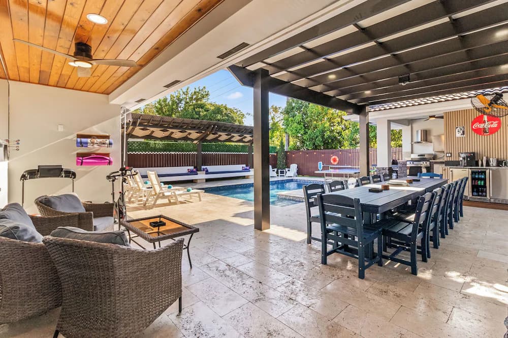 Outdoor dining