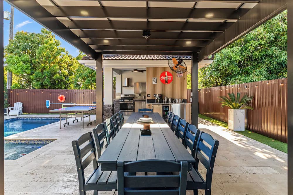 Outdoor dining