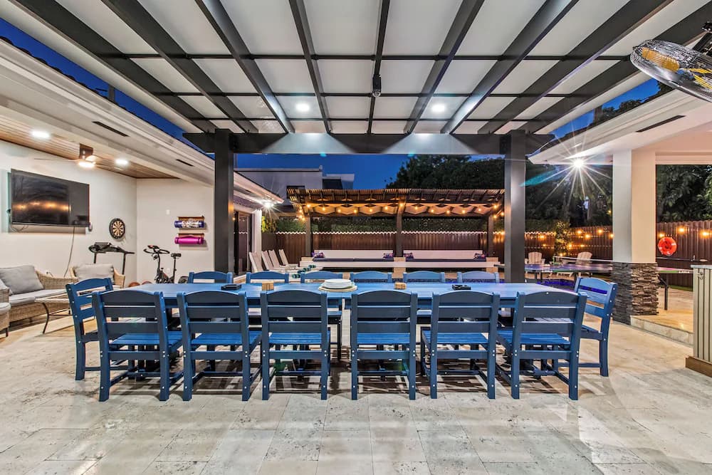 Outdoor dining