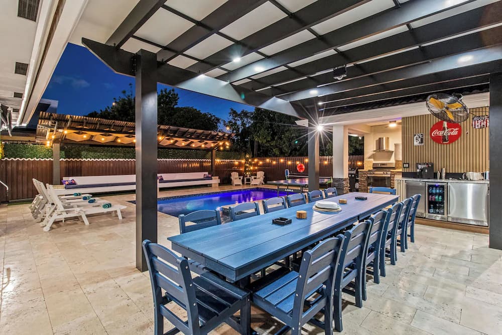 Outdoor dining